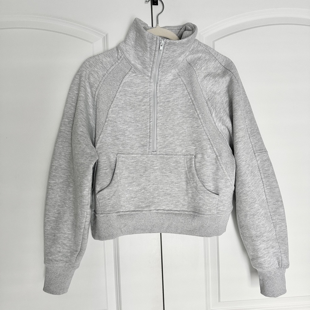 AEMI + CO Light Gray Dove Funnel Neck Half Zip Activewear Crop Sweatshirt - Picture 2 of 9